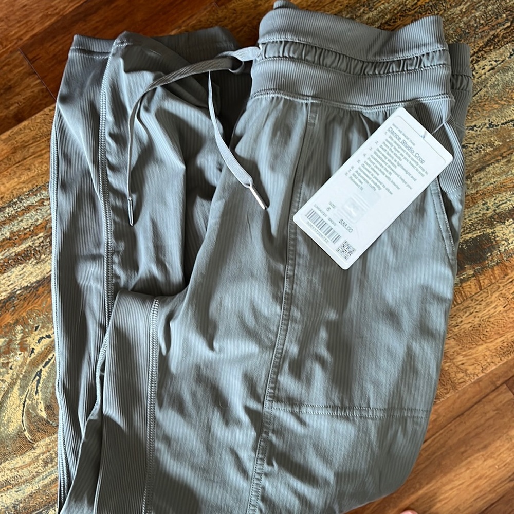 Lululemon Dance Studio Crop